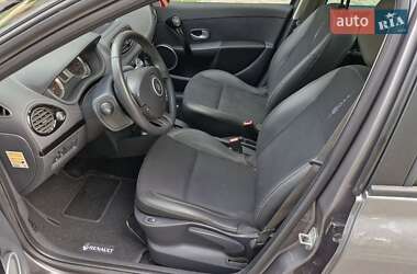 Хэтчбек Renault Clio 2012 в 
