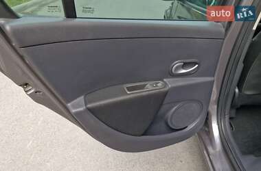 Хэтчбек Renault Clio 2012 в 