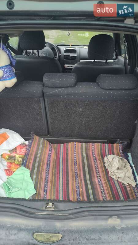 Хетчбек Renault Clio 2003 в Чернівцях