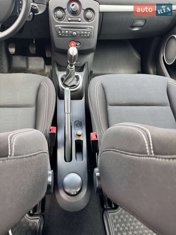 Универсал Renault Clio 2010 в Луцке