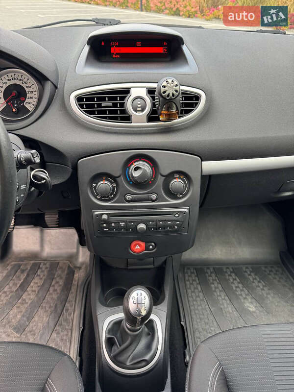 Универсал Renault Clio 2010 в Луцке