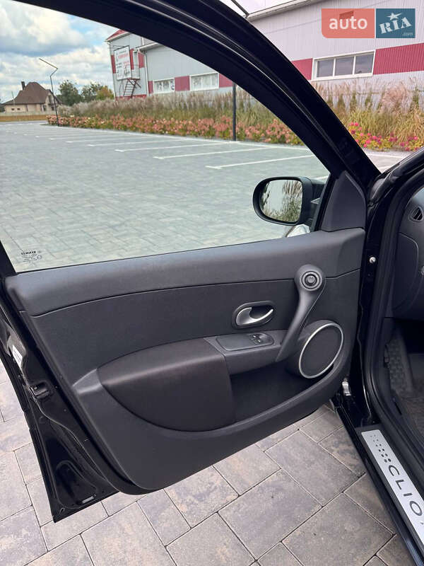 Универсал Renault Clio 2010 в Луцке