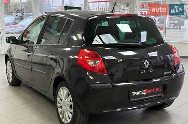 Хэтчбек Renault Clio 2007 в 