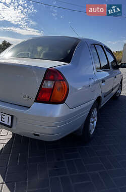 Хэтчбек Renault Clio 2001 в 