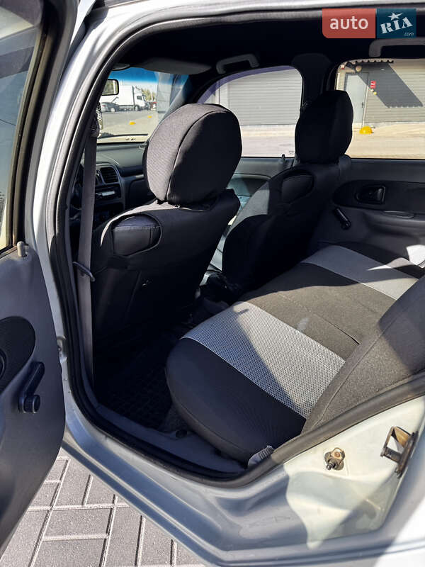 Хэтчбек Renault Clio 2001 в Днепре