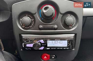 Хэтчбек Renault Clio 2007 в 