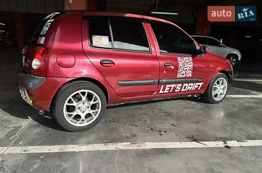 Хэтчбек Renault Clio 2002 в 