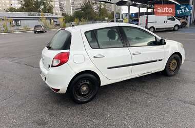 Хэтчбек Renault Clio 2011 в 