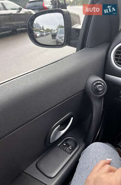 Хэтчбек Renault Clio 2010 в 