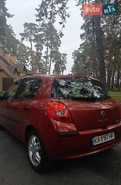 Хэтчбек Renault Clio 2006 в 