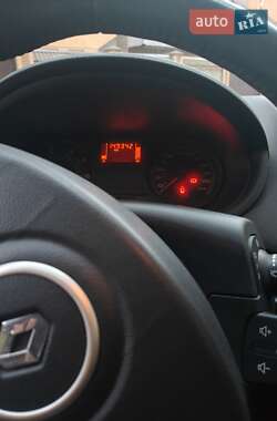 Хэтчбек Renault Clio 2006 в 