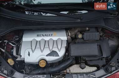 Хэтчбек Renault Clio 2006 в 