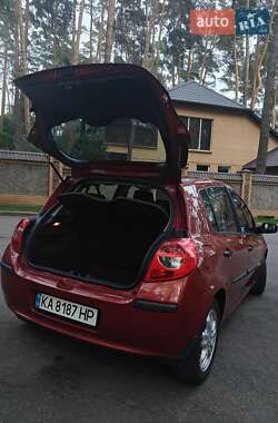 Хэтчбек Renault Clio 2006 в 