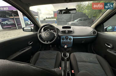 Хэтчбек Renault Clio 2009 в 