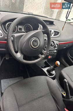 Хэтчбек Renault Clio 2007 в 