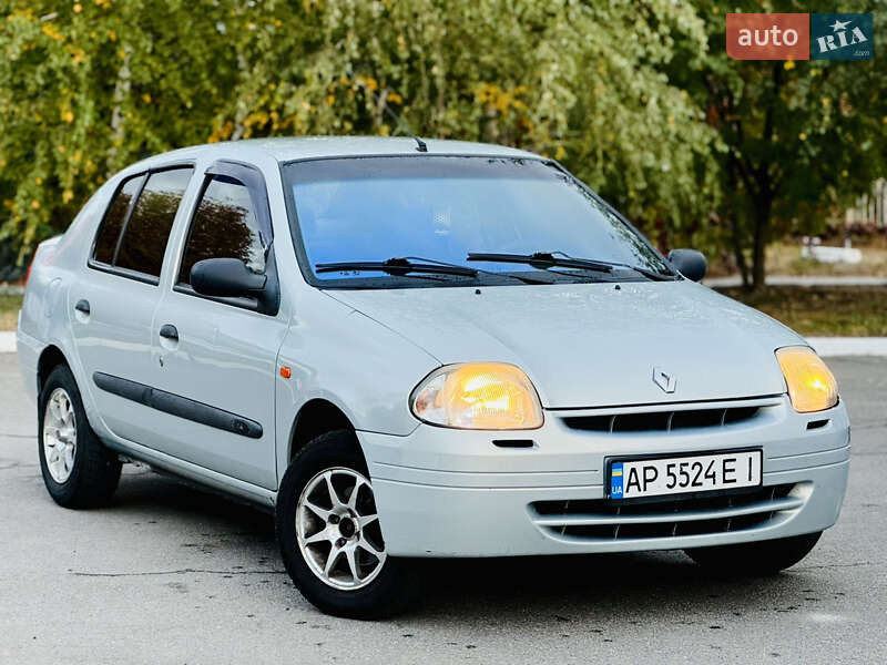 Хэтчбек Renault Clio 2001 в 