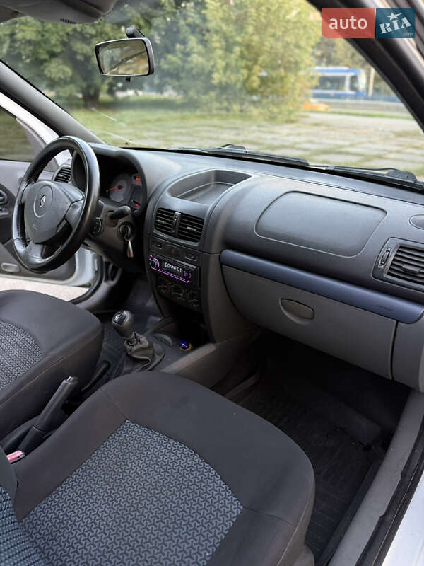 Седан Renault Clio 2008 в Киеве фото 11 Седан Renault Clio 2008 в Киеве