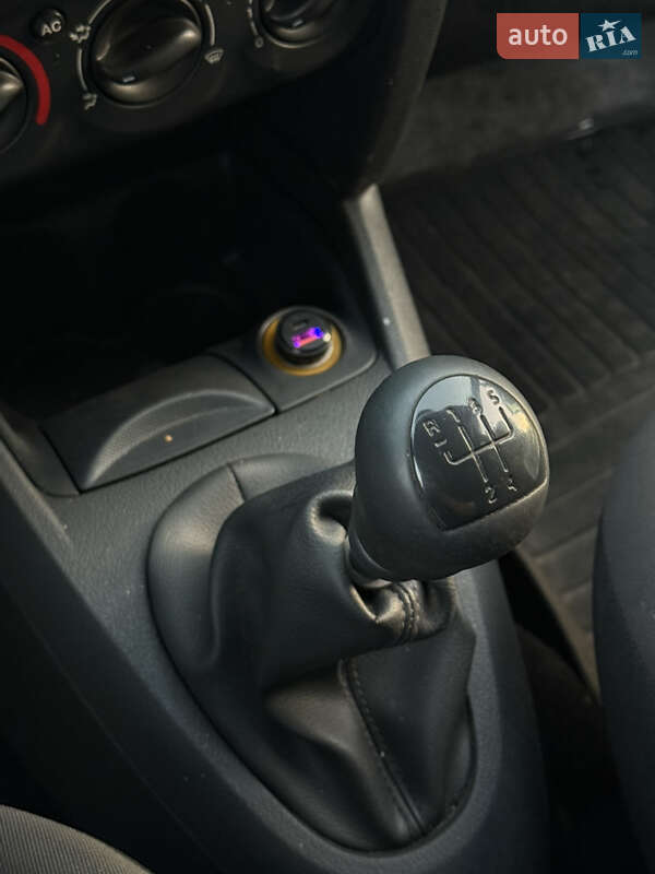 Седан Renault Clio 2008 в Киеве фото 18 Седан Renault Clio 2008 в Киеве