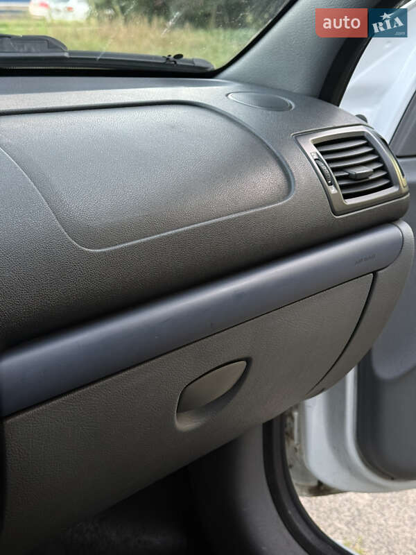 Седан Renault Clio 2008 в Киеве фото 20 Седан Renault Clio 2008 в Киеве