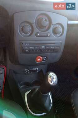 Хэтчбек Renault Clio 2011 в 