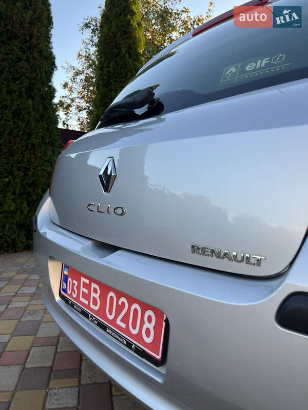 Хэтчбек Renault Clio 2006 в Хороле