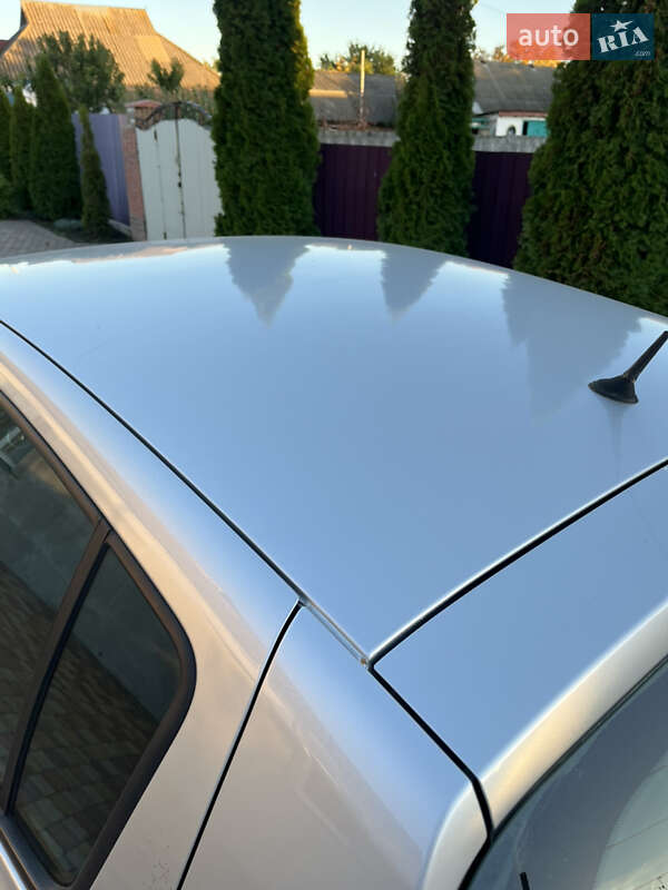 Хэтчбек Renault Clio 2006 в Хороле