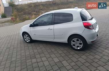 Хэтчбек Renault Clio 2012 в 