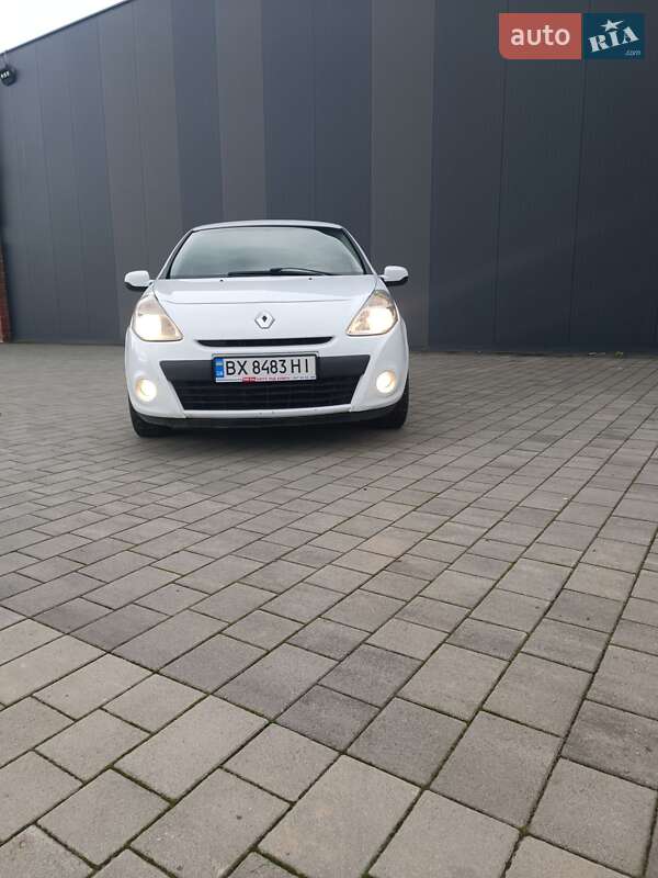 Хэтчбек Renault Clio 2012 в 