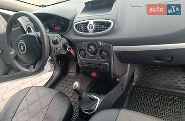 Хэтчбек Renault Clio 2012 в 