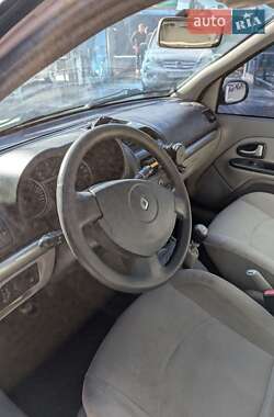 Хэтчбек Renault Clio 2001 в 
