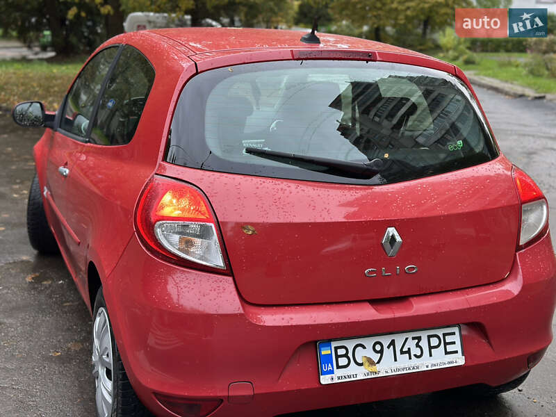 Седан Renault Clio 2010 в Львове