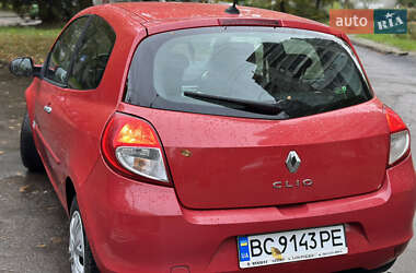Седан Renault Clio 2010 в 