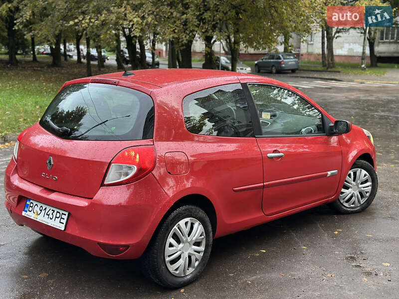 Седан Renault Clio 2010 в Львове