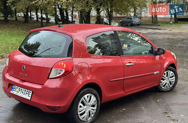 Седан Renault Clio 2010 в 