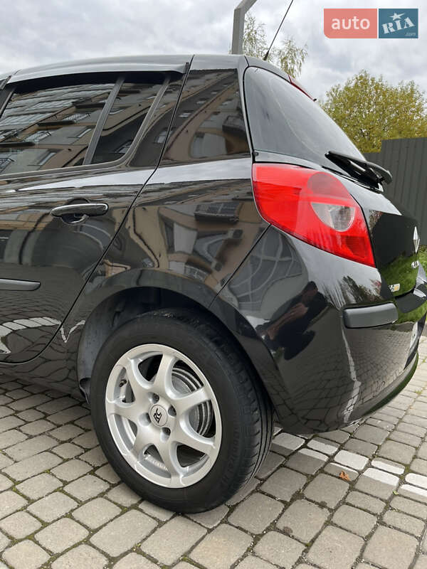 Хэтчбек Renault Clio 2007 в Ивано-Франковске фото 16 Хэтчбек Renault Clio 2007 в Ивано-Франковске