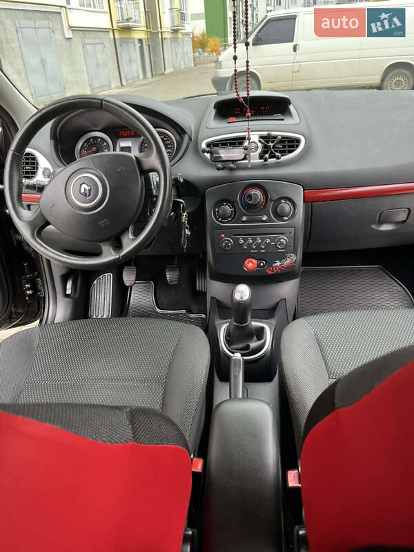 Хэтчбек Renault Clio 2007 в Ивано-Франковске фото 47 Хэтчбек Renault Clio 2007 в Ивано-Франковске