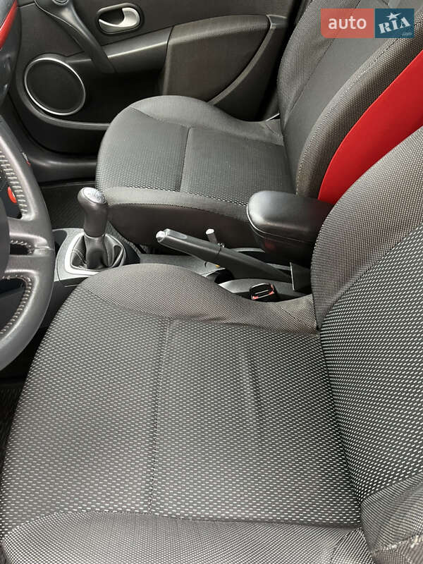 Хэтчбек Renault Clio 2007 в Ивано-Франковске фото 57 Хэтчбек Renault Clio 2007 в Ивано-Франковске