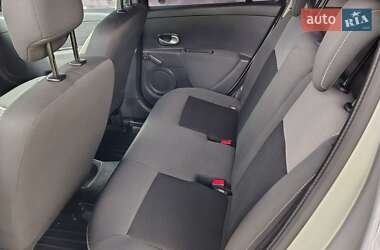 Хетчбек Renault Clio 2010 в 