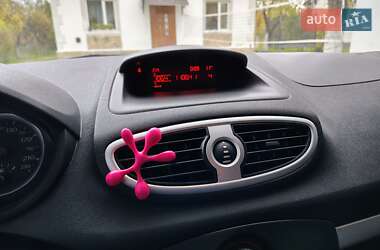 Хетчбек Renault Clio 2010 в 