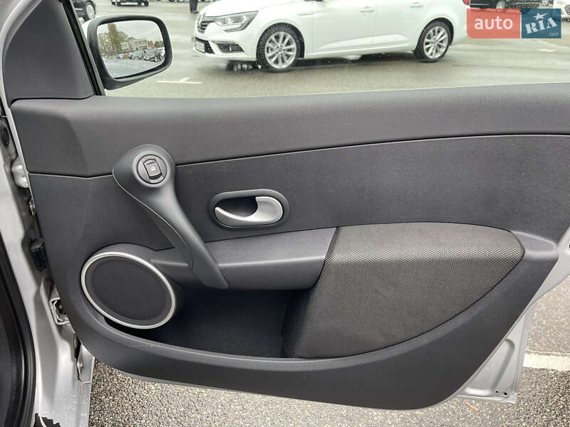 Хэтчбек Renault Clio 2007 в Киеве фото 5 Хэтчбек Renault Clio 2007 в Киеве