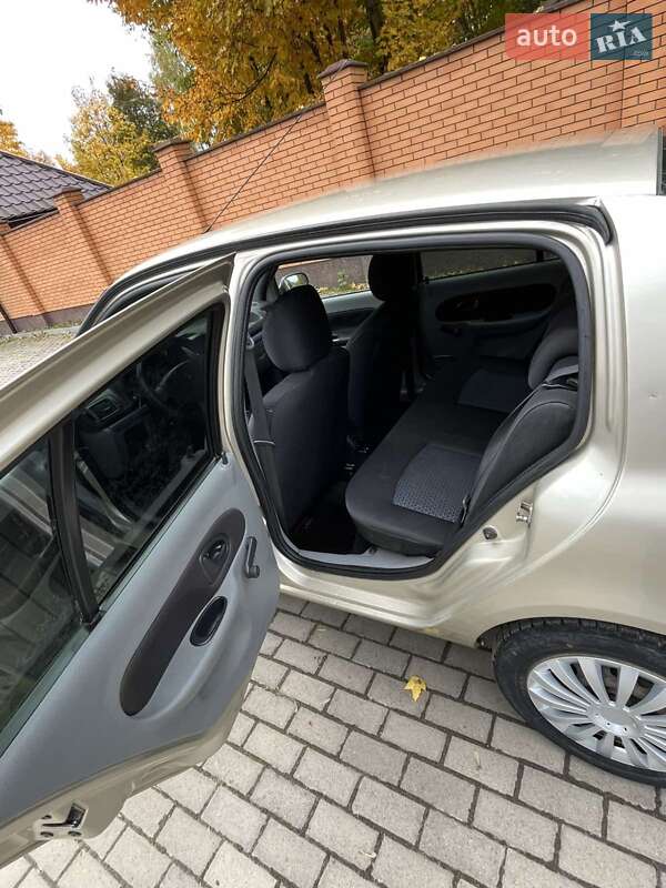 Седан Renault Clio 2007 в Красилове