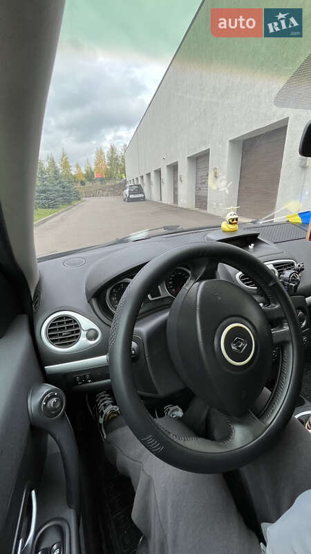 Хетчбек Renault Clio 2005 в Рівному
