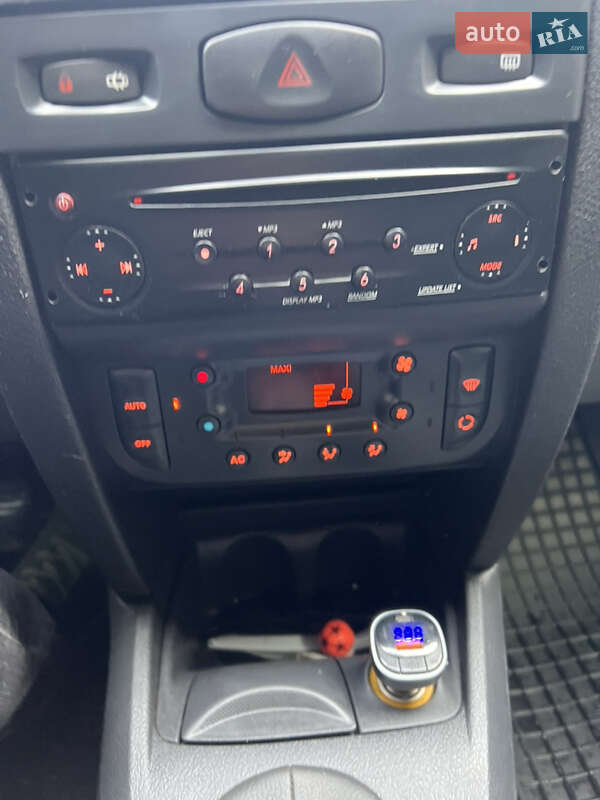 Седан Renault Clio 2008 в Києві