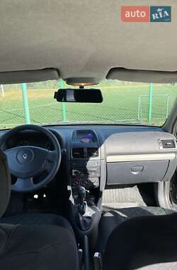 Хэтчбек Renault Clio 2006 в 