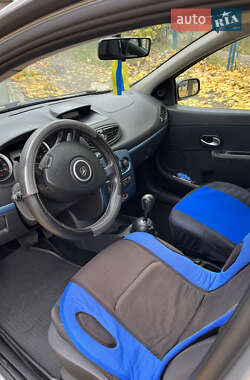 Хетчбек Renault Clio 2007 в 