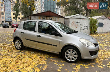 Хетчбек Renault Clio 2007 в 