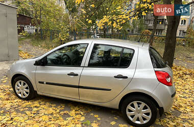 Хетчбек Renault Clio 2007 в 
