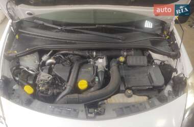 Хэтчбек Renault Clio 2012 в 