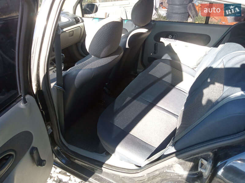 Седан Renault Clio 2005 в Рівному фото 7 Седан Renault Clio 2005 в Рівному