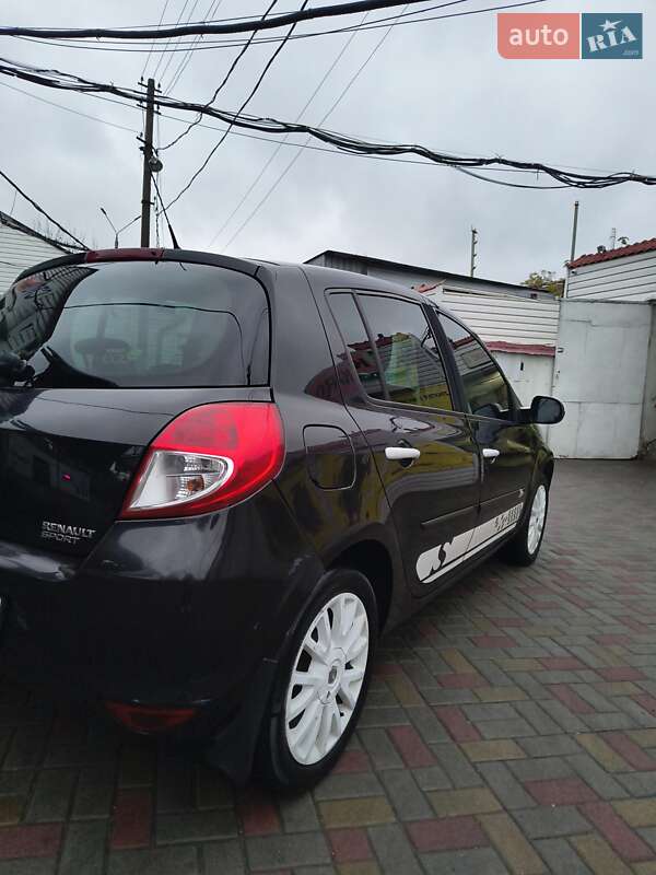 Хэтчбек Renault Clio 2011 в Днепре